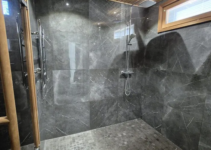 Aurora Sky With Private Sauna וילה רובניימי